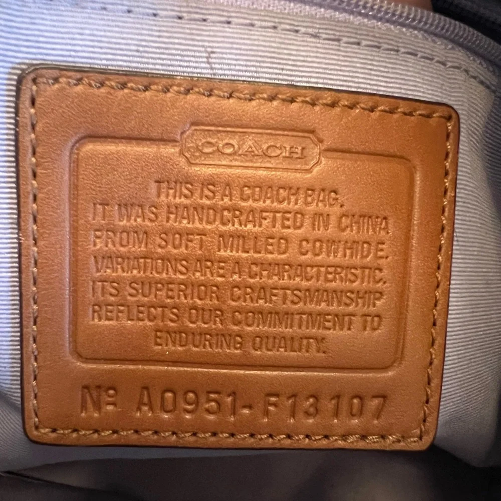 Coach white purse - Picture 5 of 8